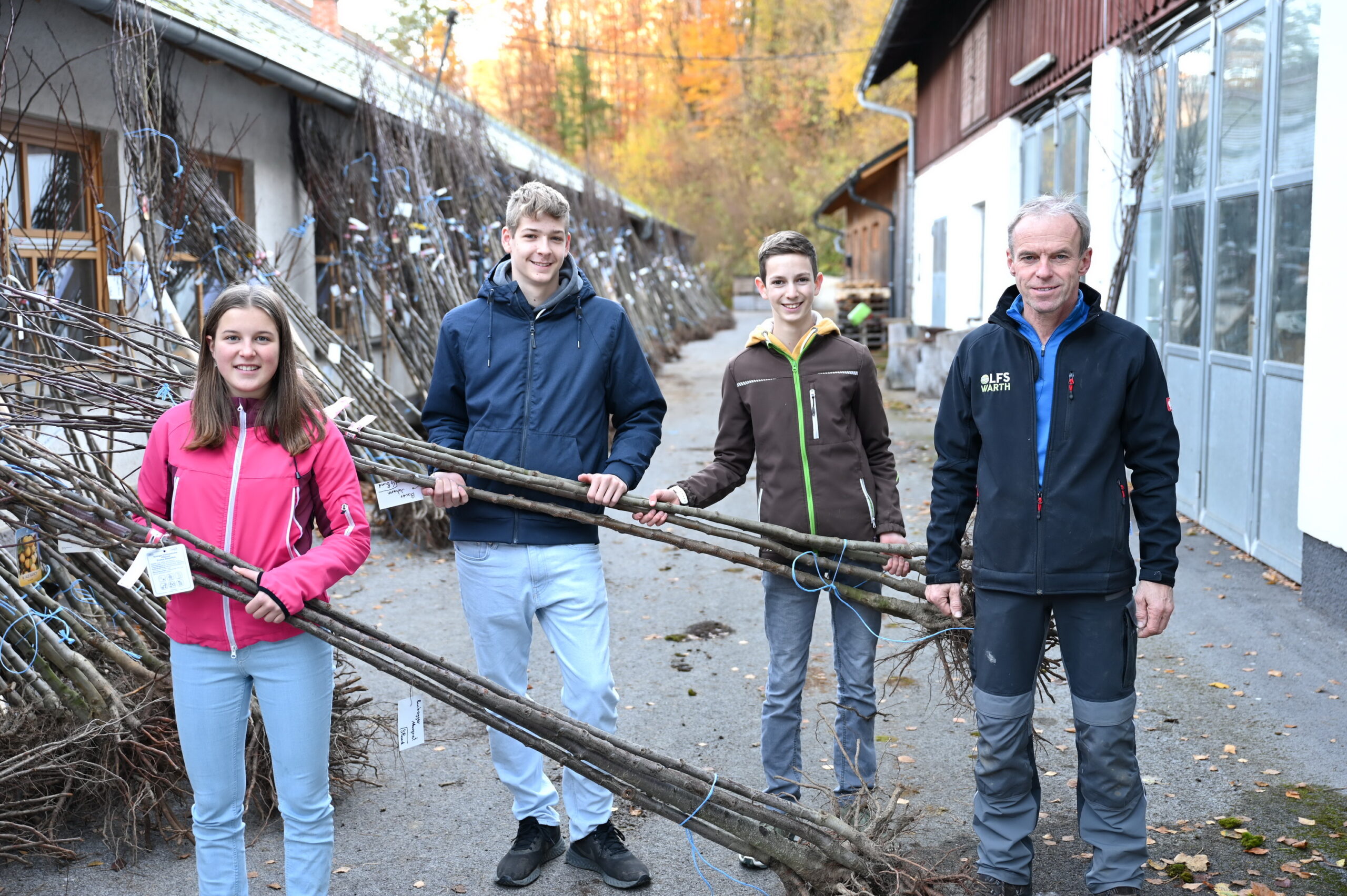 Über 800 Obstbäume wurden an Fachschule Warth ausgegeben