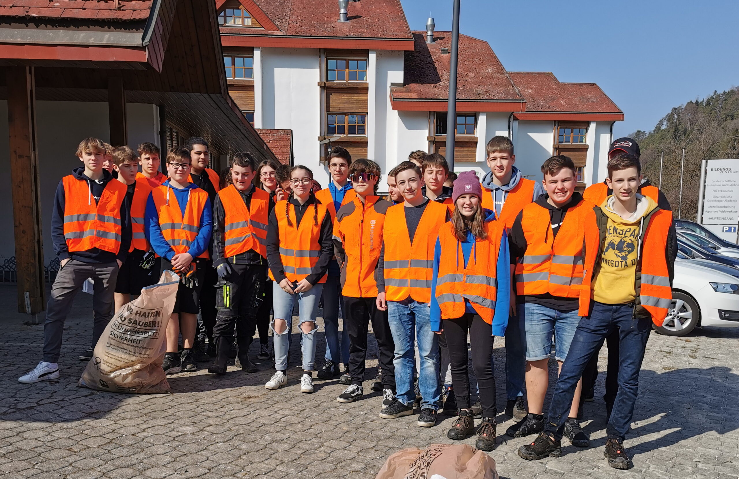 Frühjahrsputz im Gemeindegebiet von Warth