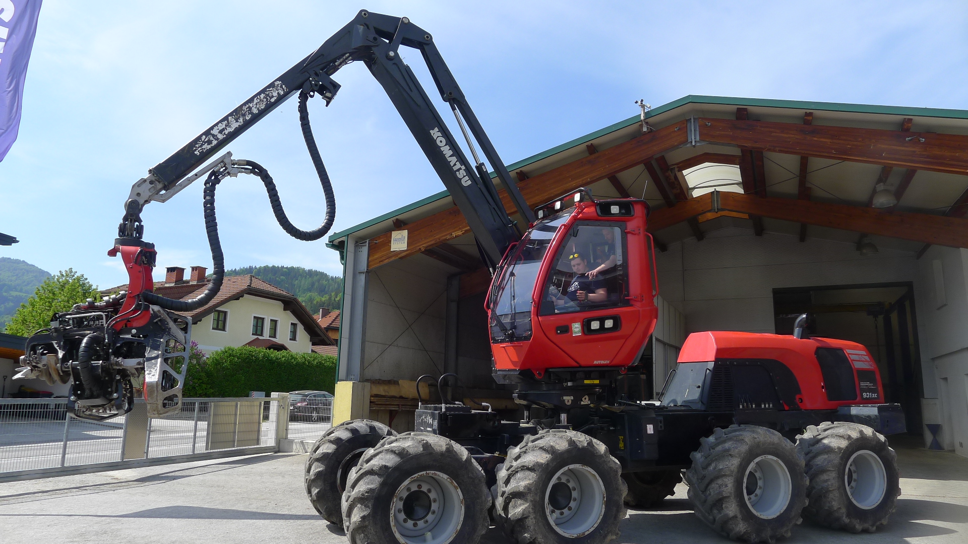 Harvester Schüler bei Fahrt im Komatsu-22