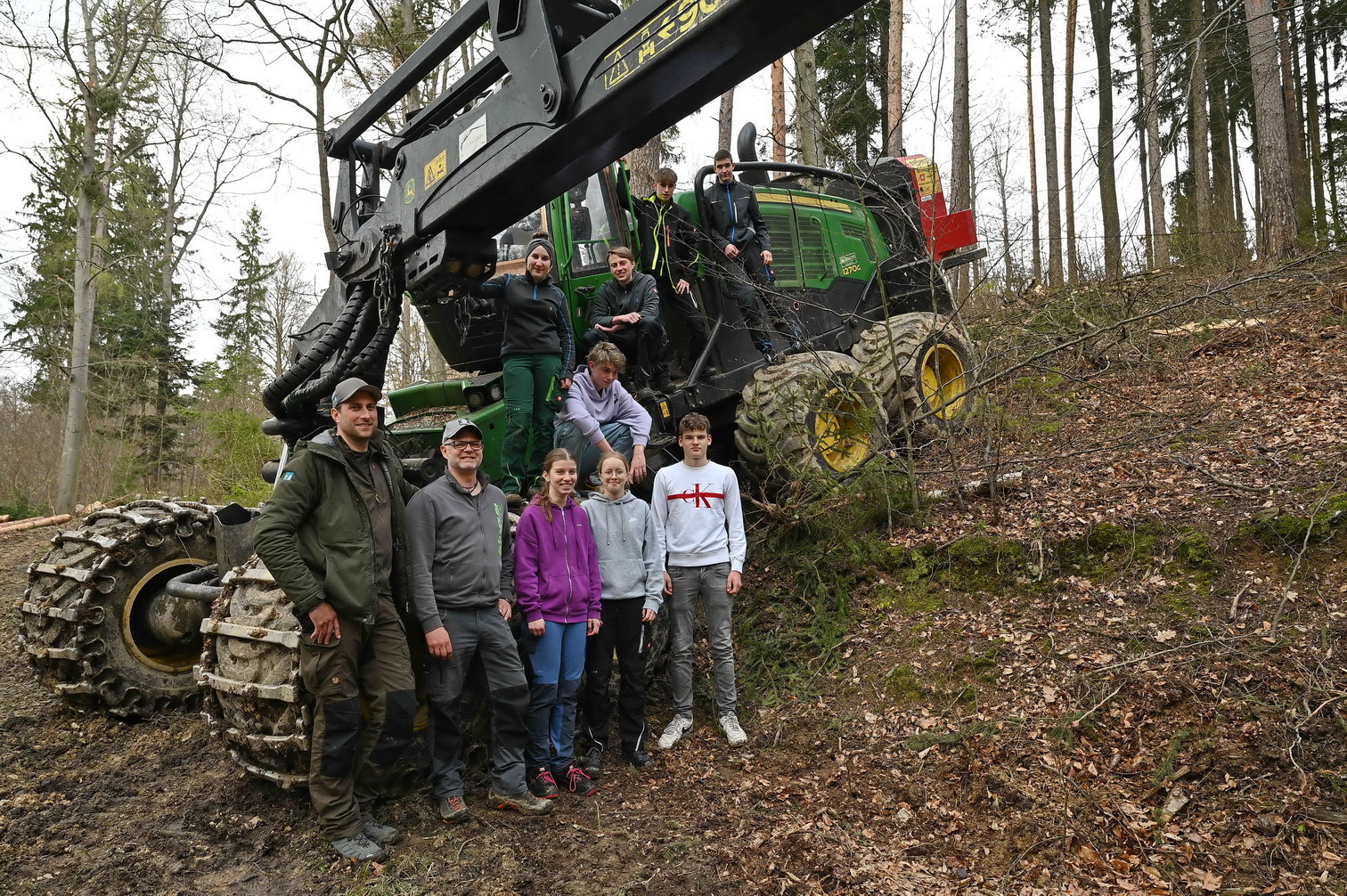 Harvester bei Holzernte im Praxiseinsatz