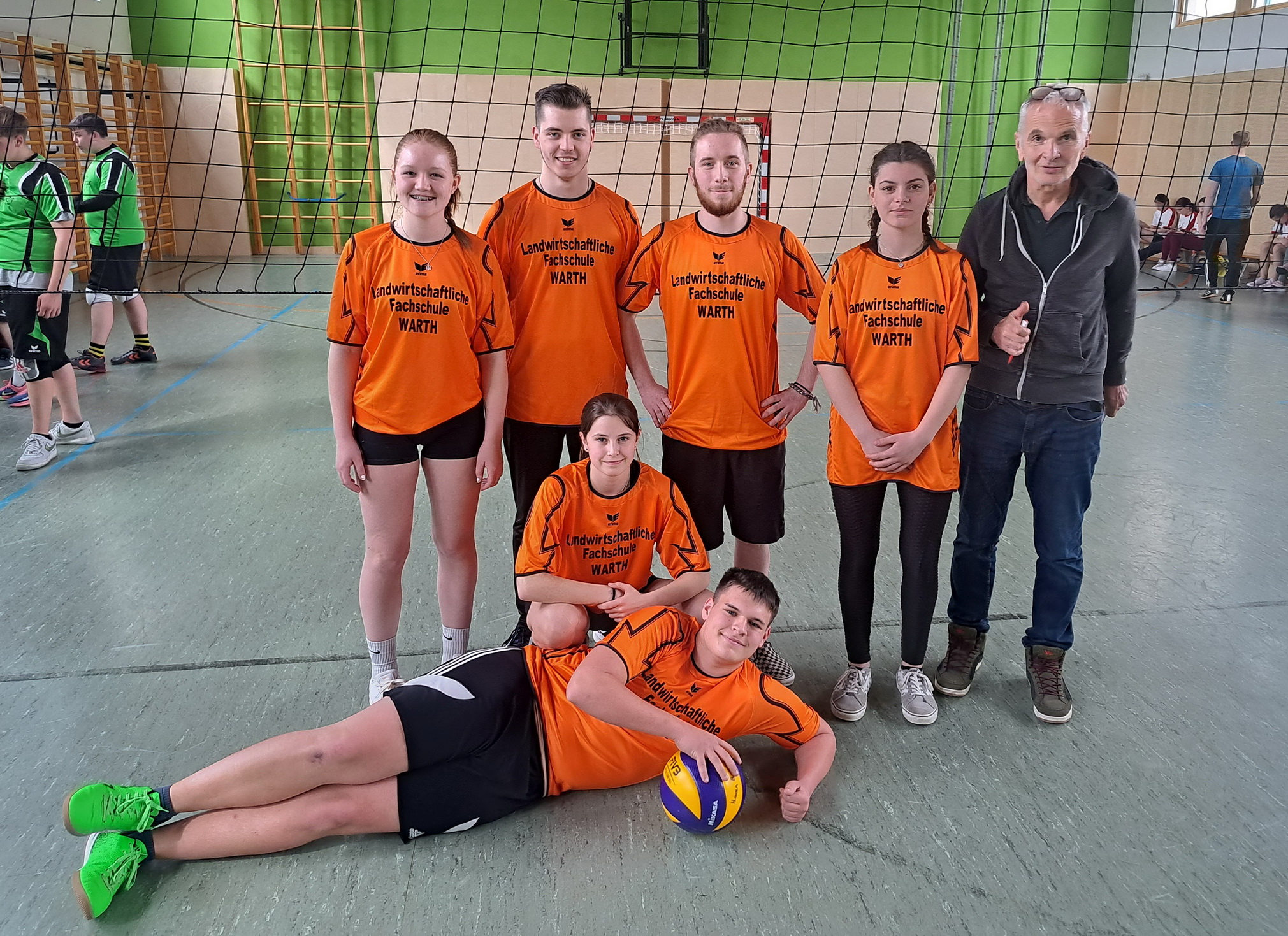 Mixed-Team holt Landesmeistertitel im Volleyball