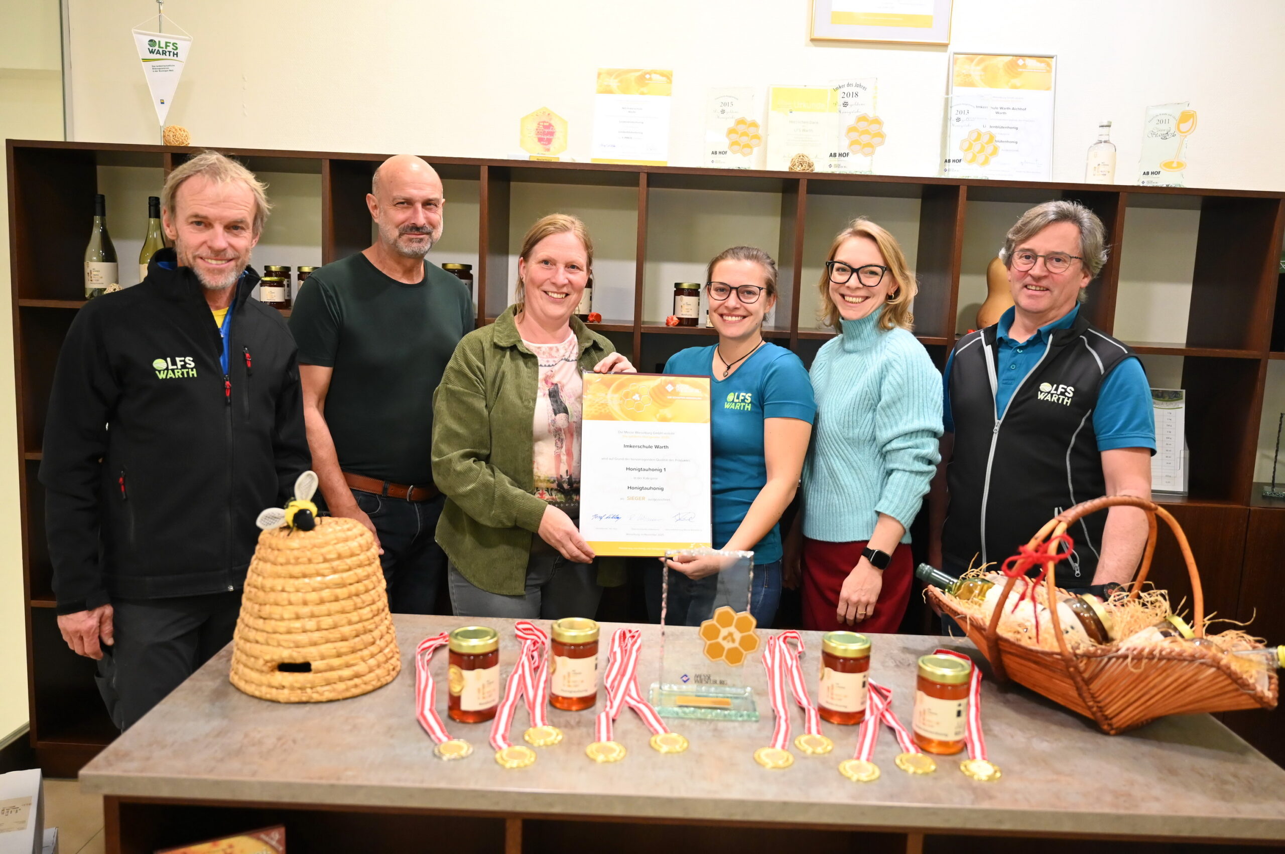 Imkerschule Warth mit der „Goldenen Honigwabe“ ausgezeichnet