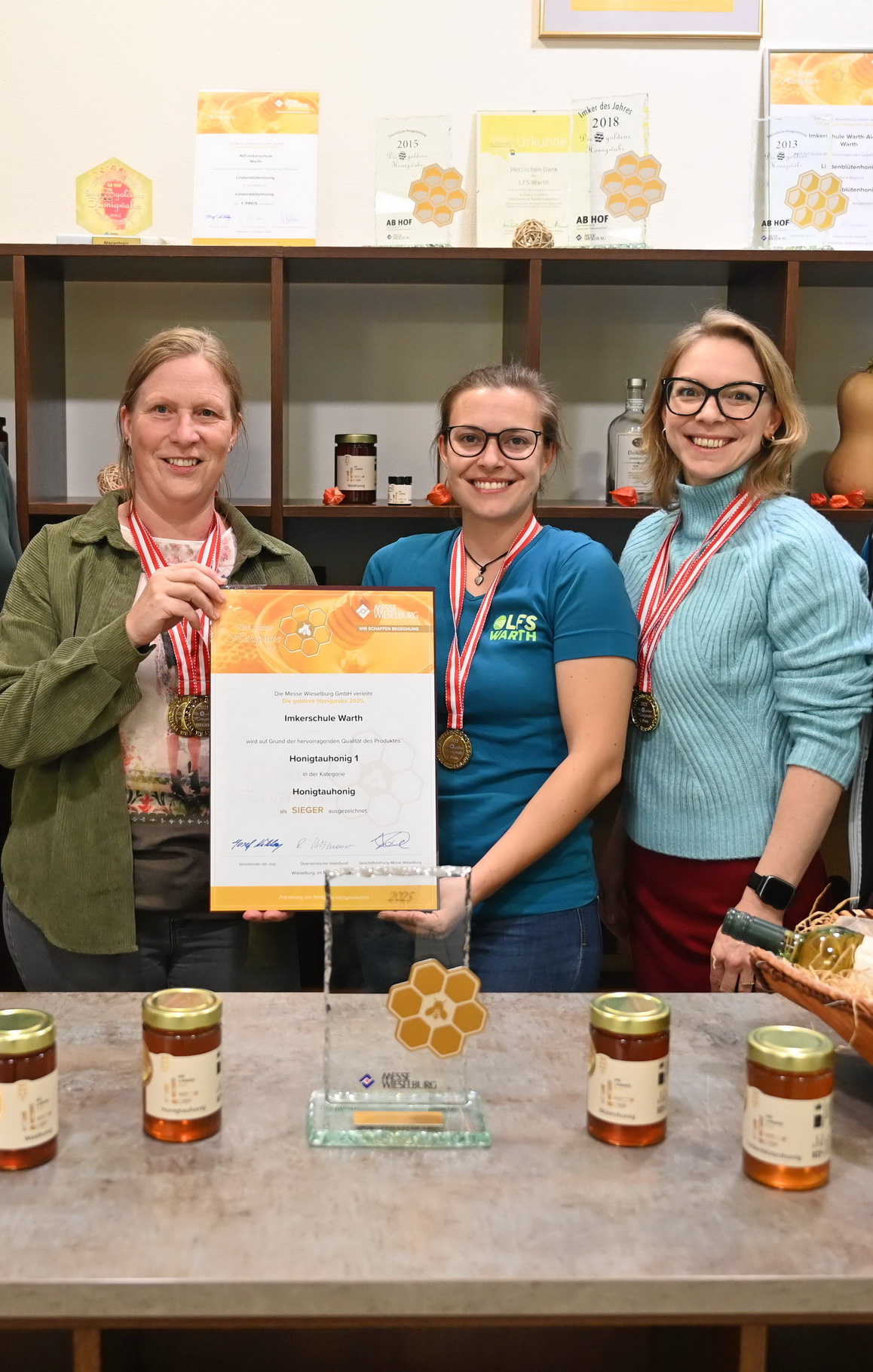 Goldene Honigwabe2-25 zugeschnitten
