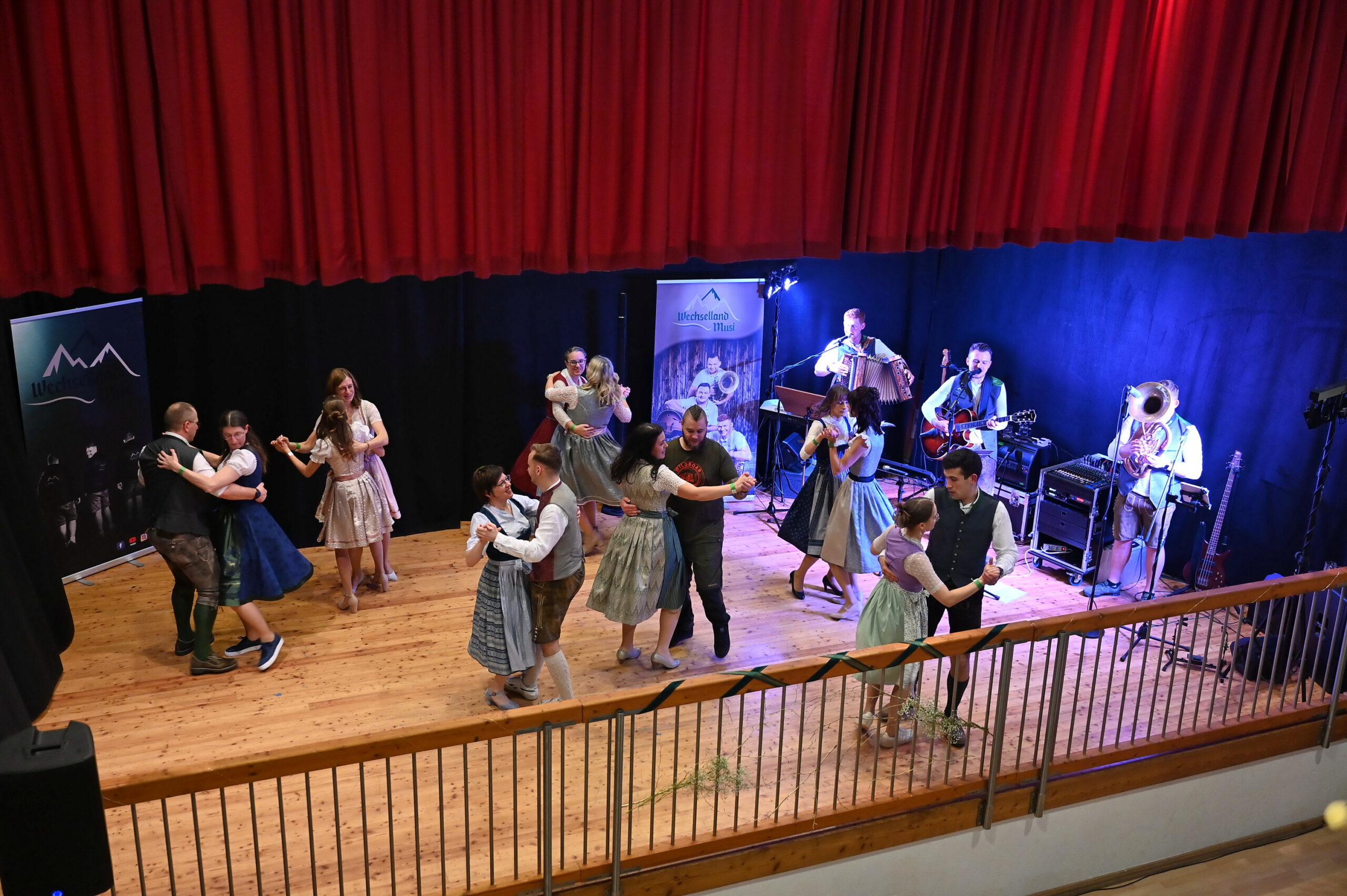 Bühne-Tanz2-26+ Bühne-Tanz2-26+