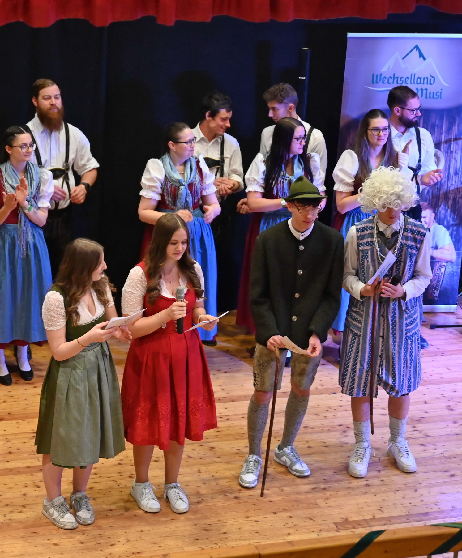 Eröffnung-Schüler1-26+zugeschnitten Eröffnung-Schüler1-26+zugeschnitten