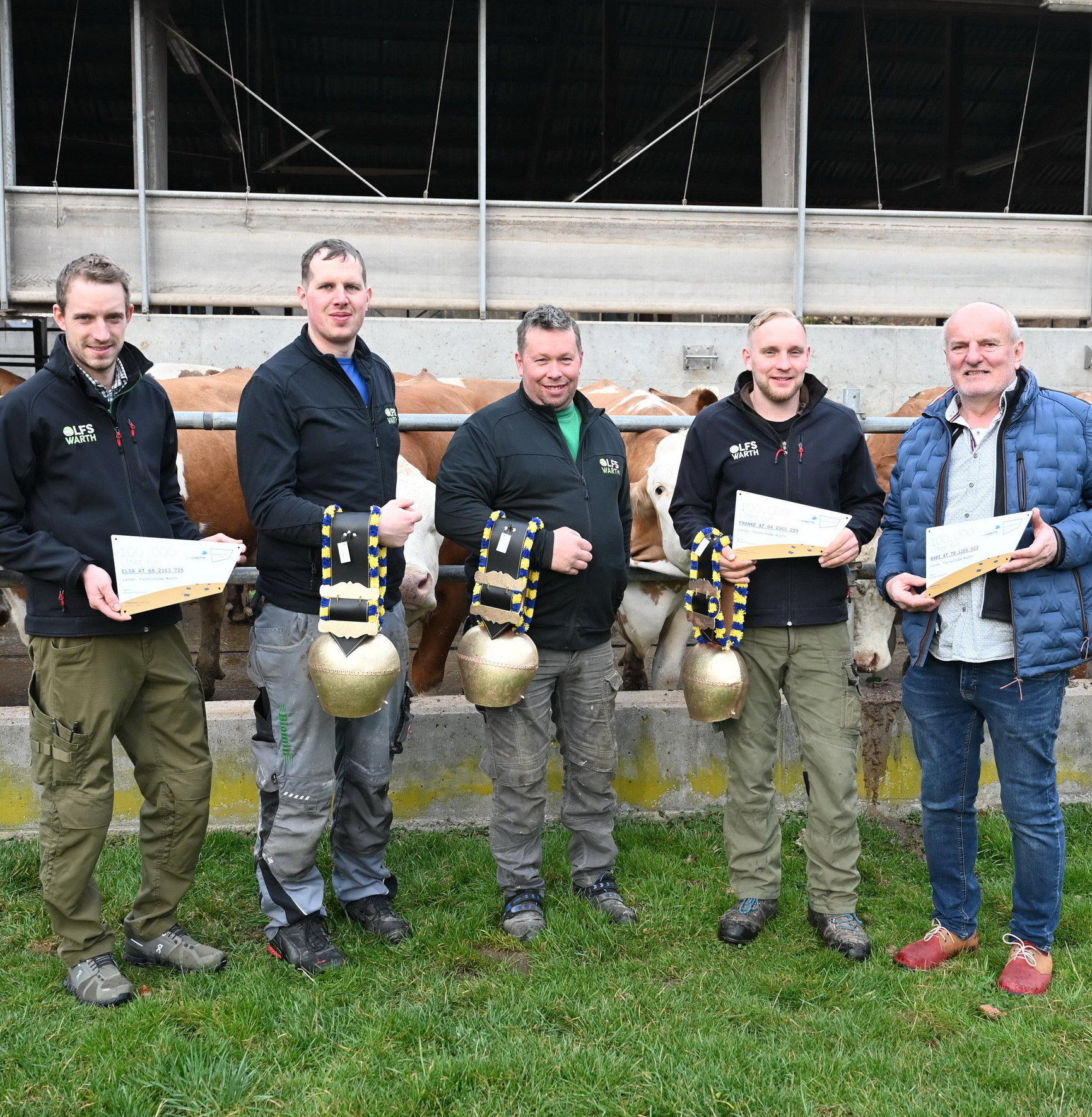 100.000.Liter-Kühe-Warth-PA-26 zugeschnitten