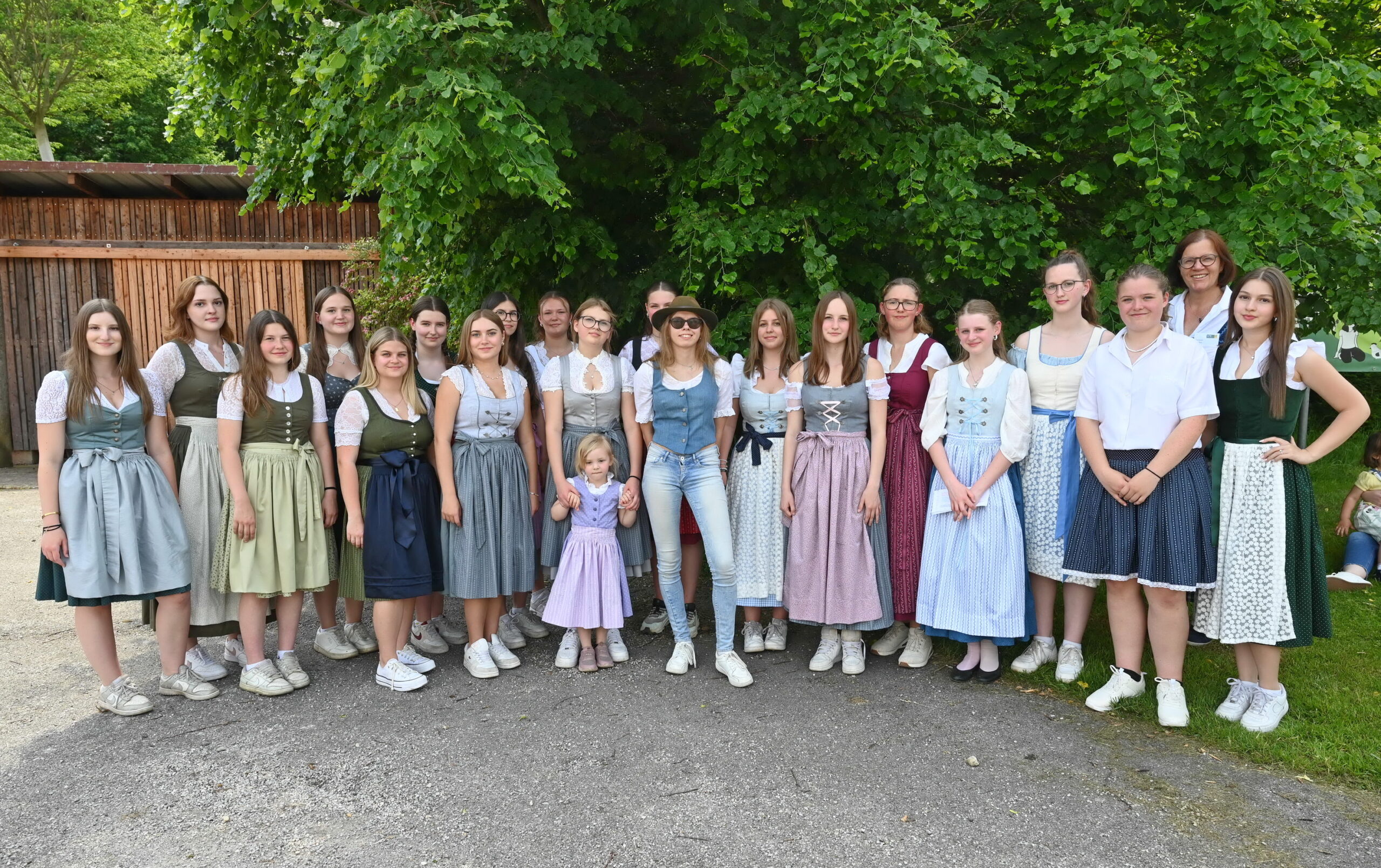 Dirndl-Gruppe+